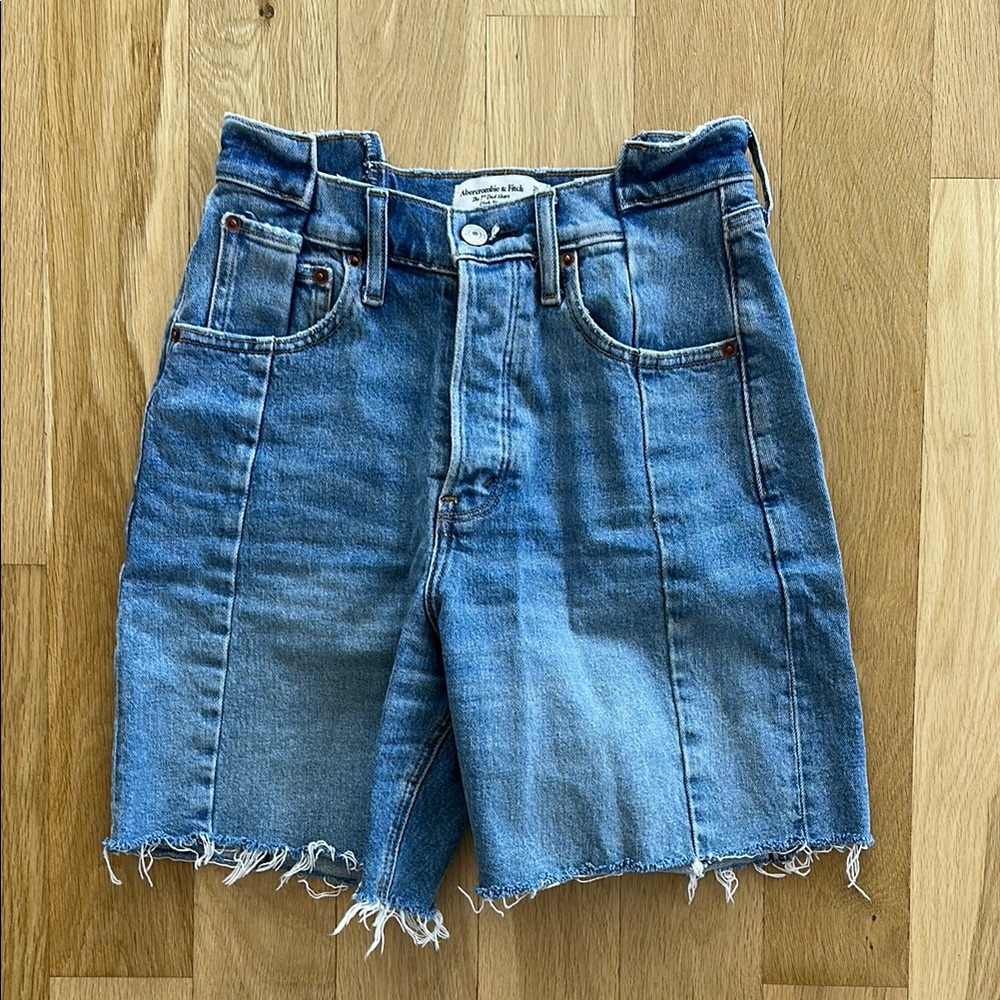 Abercrombie 7” Dad Denim Shorts